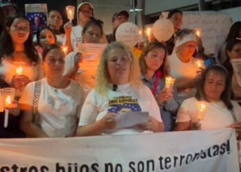 Colectivos armados atacaron vigilia de madres de presos políticos frente al TSJ