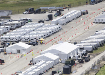 Florida creará un centro de detención migratoria adicional a ‘Alligator Alcatraz’