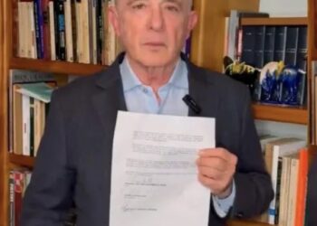 Uribe se presenta ante un juzgado para formalizar su detención por condena a doce años