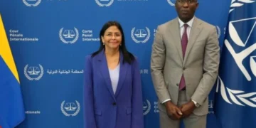 Fiscal adjunto de la CPI se reunió con Delcy Rodríguez en La Haya