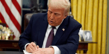 Trump ordena al Pentágono usar fuerzas militares contra carteles latinoamericanos, tras designar «terrorista» al Cartel de los Soles