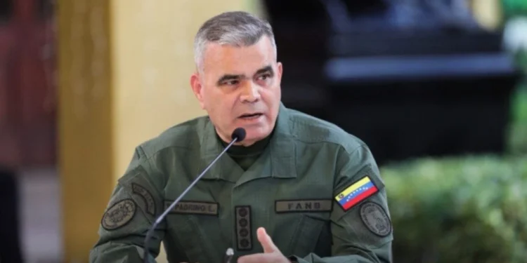 Padrino López rechaza  aumento de recompensa por captura de Maduro: “no aceptamos chantajes de potencias extranjeras”