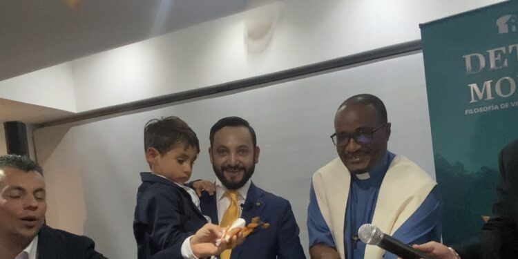 “Detrás de la Montaña”: Un libro que te lleva a vivir en plenitud