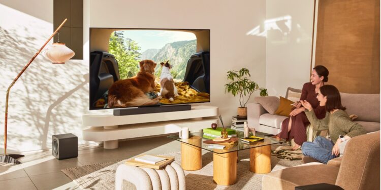 Samsung trasforma la experiencia de entretenimiento en casa con la integración inteligente entre TV y barra de sonido
