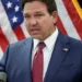 DeSantis anuncia nuevo centro de detención para migrantes llamado «Depósito de deportación» en Florida