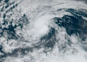 EE.UU. advierte de posibles inundaciones y deslizamientos de tierra en Puerto Rico por la tormenta Erin