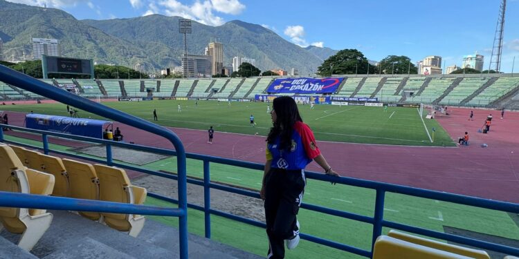 “Desde las Gradas con Victoria” celebra su segundo aniversario premiando a los jugadores más destacados del UCV FC