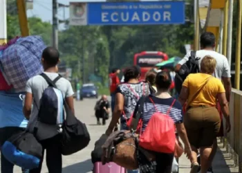 Ecuador exigirá visa de transeúnte a ciudadanos de 45 países, incluida Venezuela