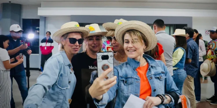 Llegan 100 turistas y turoperadores rusos para «abrir nuevas oportunidades de negocio» en Venezuela