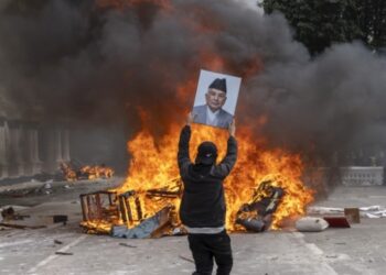 El primer ministro de Nepal renuncia tras 24 horas de masivas protestas (Fotos)