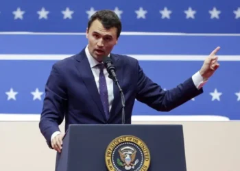 Muere el activista conservador Charlie Kirk tras ser baleado en evento en Utah
