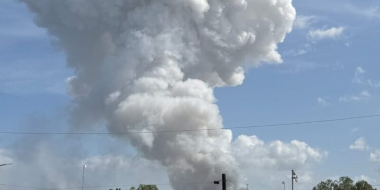 Explosión en Maracaibo genera enorme columna de humo y causa pánico en la población