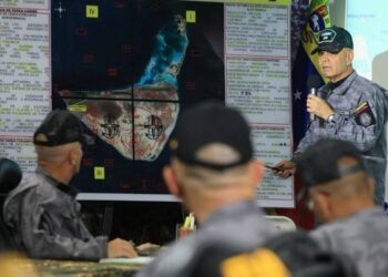 Padrino López anuncia maniobras militares en isla La Orchila ante «amenaza» de EEUU