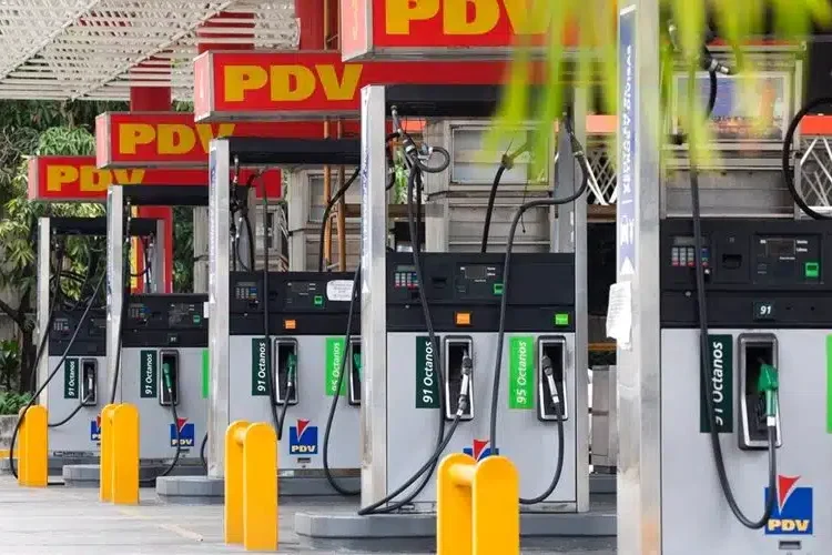 Nuevo cronograma de distribución de gasolina subsidiada inicia este lunes en Venezuela
