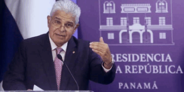 Panamá asegura que restauró relaciones consulares con Venezuela ante migración en retorno