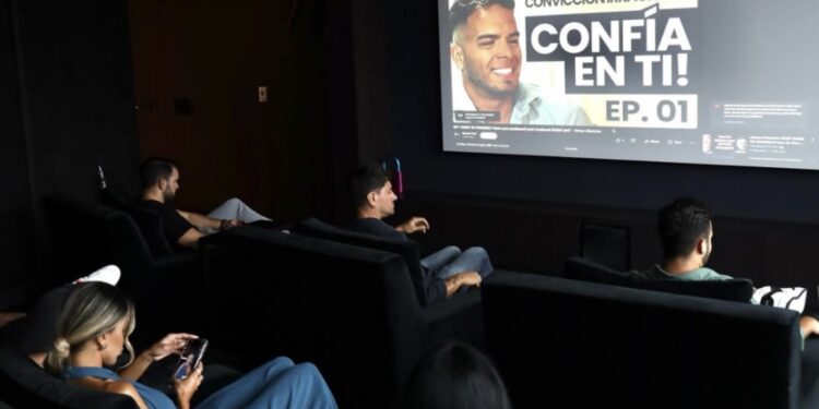 Omar Alonzzo: El empresario venezolano que conquista Miami con ELEVA Podcast, la nueva plataforma para emprendedores