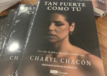 Charyl Chacón presenta su libro “Tan Fuerte Como Tú”