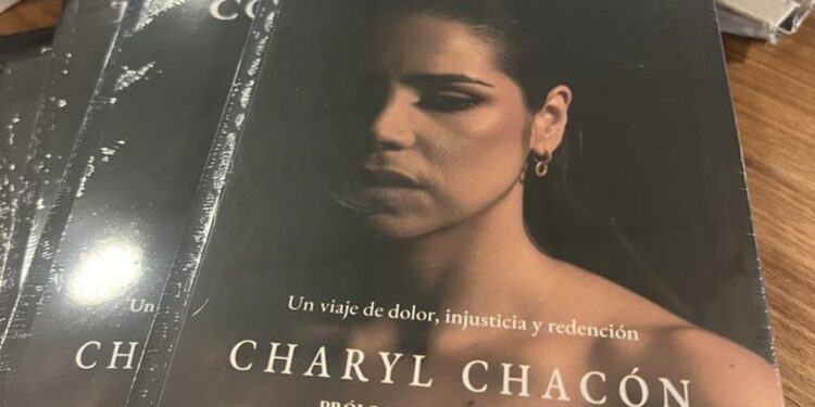 Charyl Chacón presenta su libro “Tan Fuerte Como Tú”