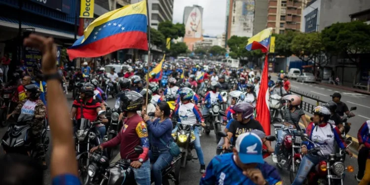 Miles de chavistas se movilizaron en Caracas dispuestos a «defender» a Venezuela de EE.UU.