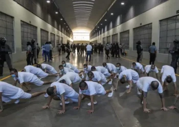 Acuerdo revela que Trump ofreció USD 4,7 millones a El Salvador por encarcelar a venezolanos