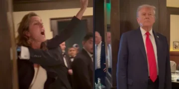 «Deje de aterrorizar a Venezuela»: Trump fue abucheado por un grupo de manifestantes