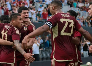 Argentina saca un 3-0 ante una Venezuela que se aferra al repechaje