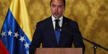 Presidente de Ecuador decreta toque de queda nocturno ante protestas contra alza del diésel