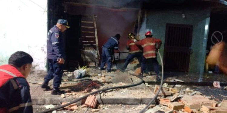 Mujer sufrió quemaduras por explosión de cilindro de gas en el centro de Caracas