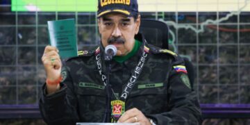 Maduro: «Frente a una amenaza es obligación de cualquier persona defender la patria»