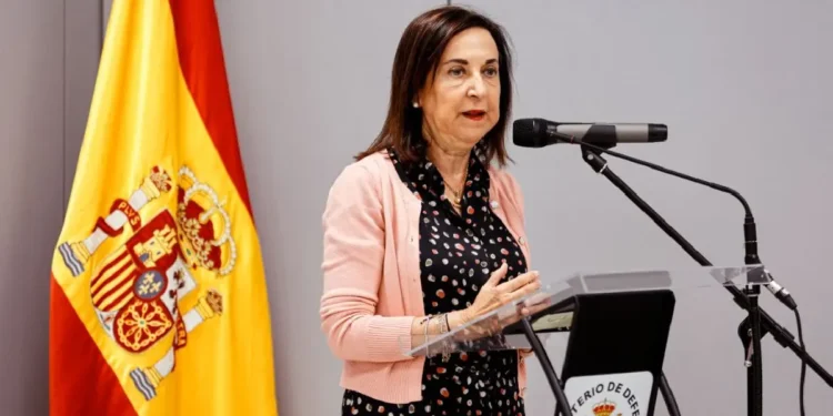 España insta a Maduro y Trump a revolver disputas por vías «no violentas»