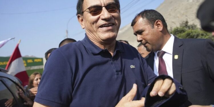 Justicia de Perú revocó prisión preventiva y excarceló a expresidente Vizcarra