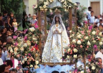 Miles de devotos de la Virgen del Valle se dan cita en Nueva Esparta para celebrar su día