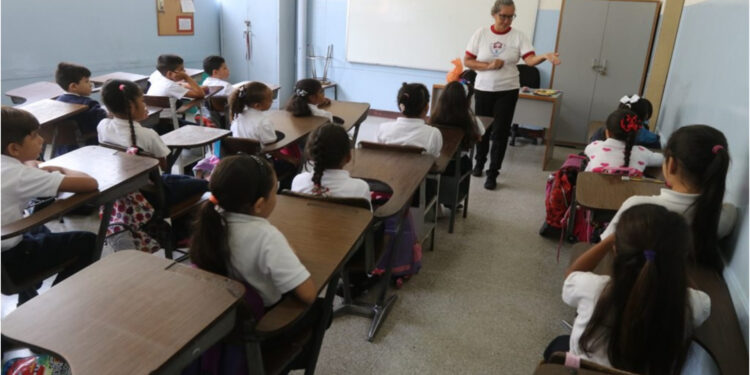 Ministerio de Educación asegura que más de 100.000 niños no escolarizados retornarán a clases