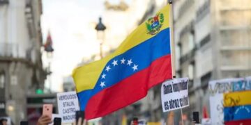 Venezolanos en el exterior critican la escalada de tensión militar con EEUU: «Nos usan como peones en su tablero político»