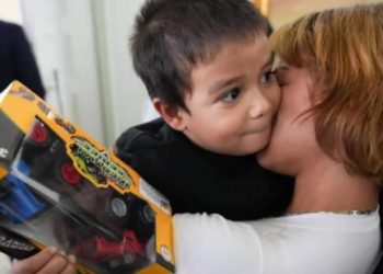 Venezuela recibe a tres niños migrantes que denunciaba como «secuestrados» por EEUU