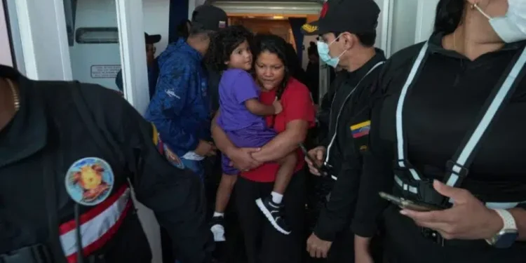 217 venezolanos fueron repatriados en vuelo proveniente de Texas