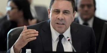 Venezuela reclama a EEUU no repetir el «pasado» con conflicto «falso» y promete defenderse