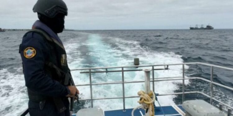 Ecuador junto a guardia costera de EE.UU. incautaron 10 toneladas de droga en altamar