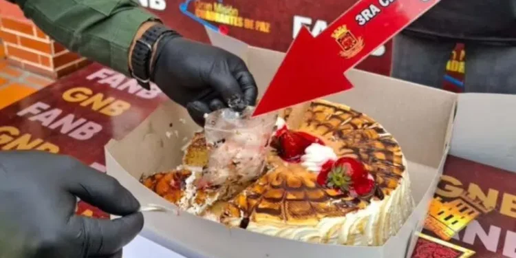 Fanb incauta droga escondida en una torta de cumpleaños