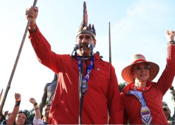 «Extremistas y fascistas desestabilizan la economía», según Maduro