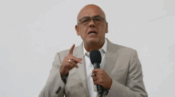 Jorge Rodríguez denuncia presunto plan de “falsa bandera” contra la Embajada de EE.UU. en Caracas