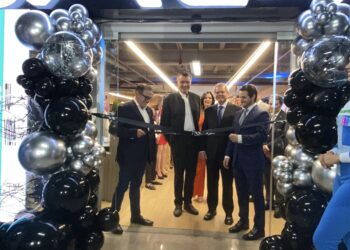 Innovación automotriz: JAC Express llegó al Centro comercial Millennium
