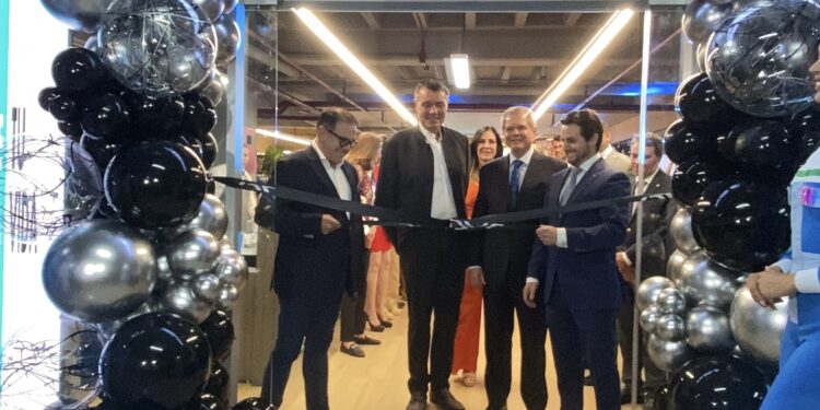 Innovación automotriz: JAC Express llegó al Centro comercial Millennium