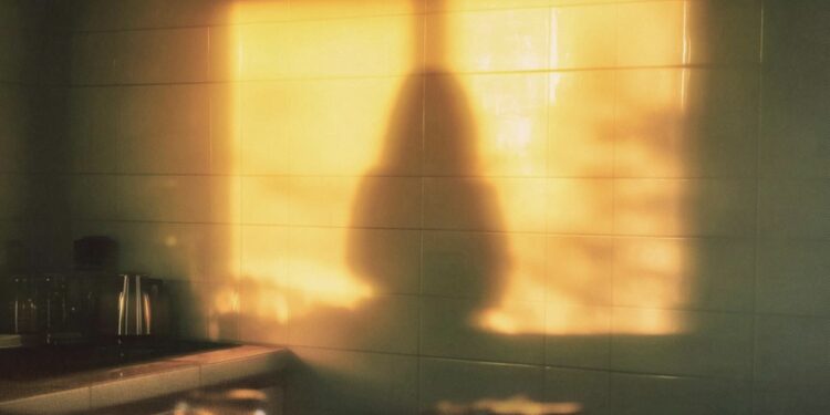 Kobi Cantillo lanza nuevo sencillo inspirado en su ex “fresa”