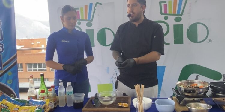 Sopitas Renata culminó por todo lo alto la Ruta del Ramen junto a Río Supermarket