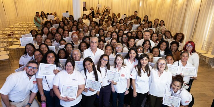 Coca-Cola FEMSA impulsa el liderazgo femenino con la certificación de 259 emprendedoras