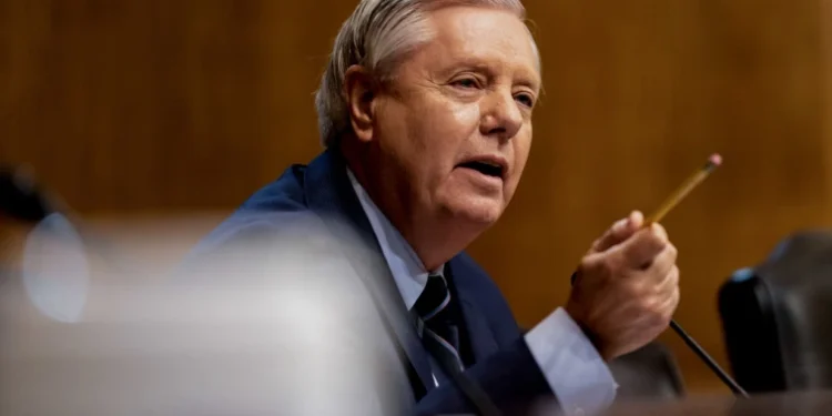 Trump evalúa posibles ataques por tierra en Venezuela y Colombia, según senador Graham