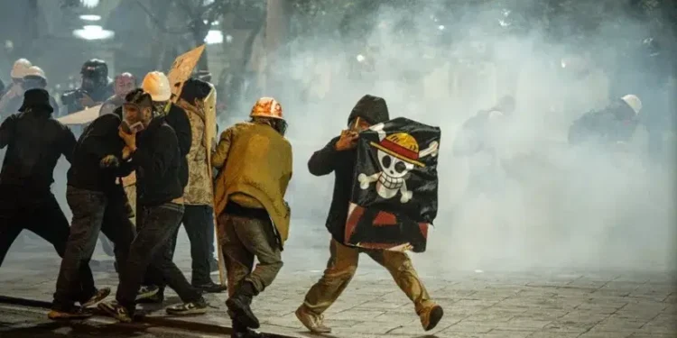 Protesta en Perú deja al menos un muerto y decenas de heridos