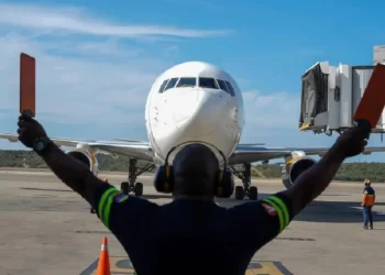 Llega a Venezuela un nuevo vuelo de deportación desde EE.UU. con 153 connacionales y 10 niños venezolanos