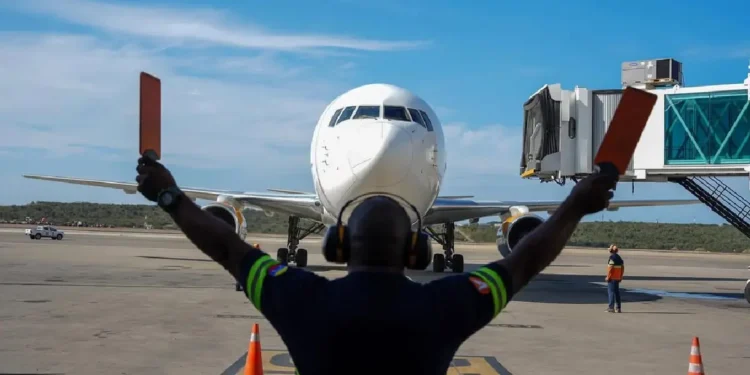 Llega a Venezuela un nuevo vuelo de deportación desde EE.UU. con 153 connacionales y 10 niños venezolanos